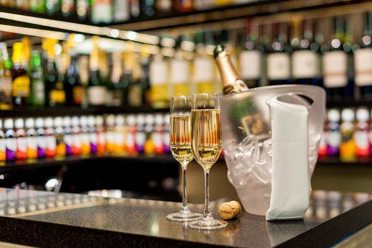 Mercure London Paddington Bar Counter