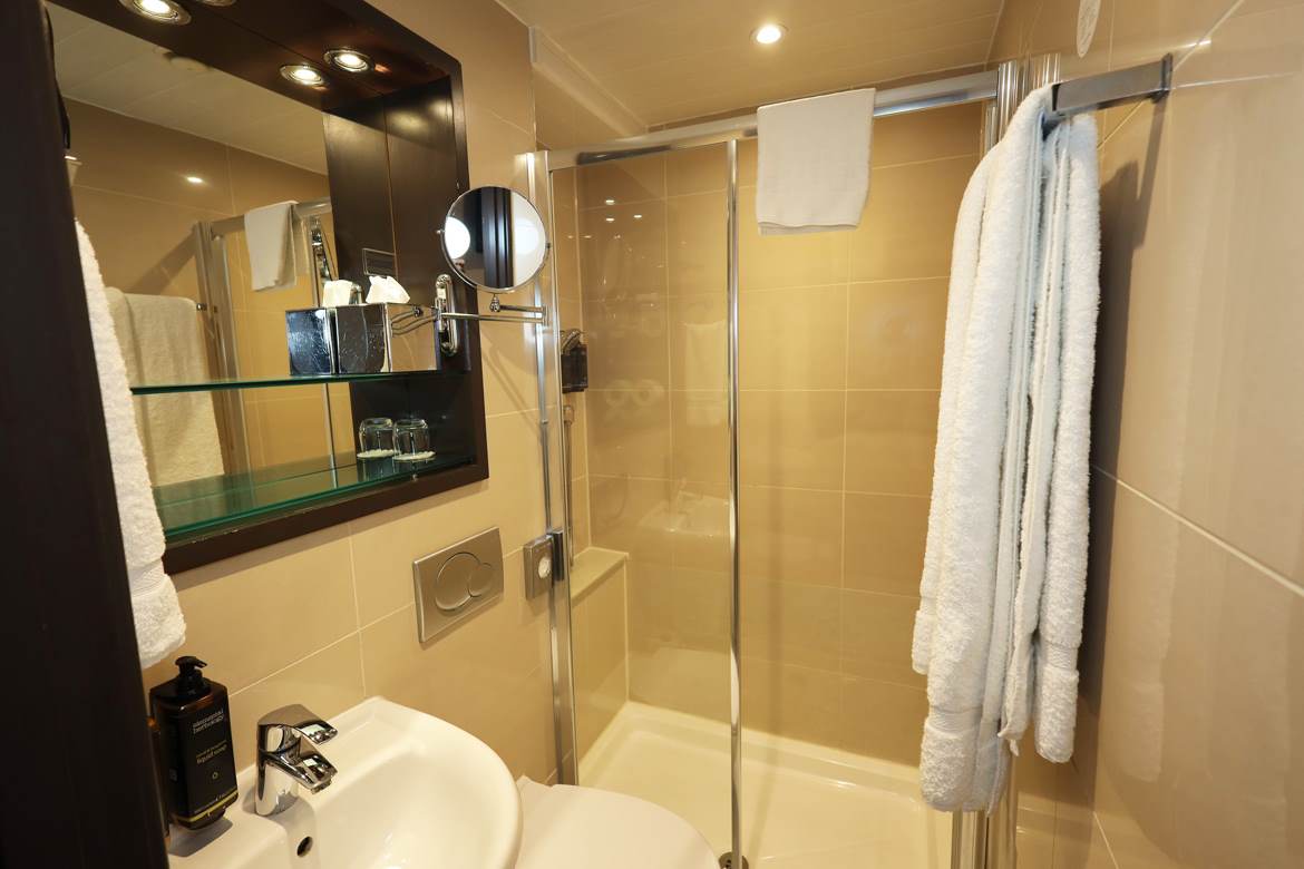 Single Room In Paddington mercure-london-paddington-hotel-standard-single-bathroom.jpg