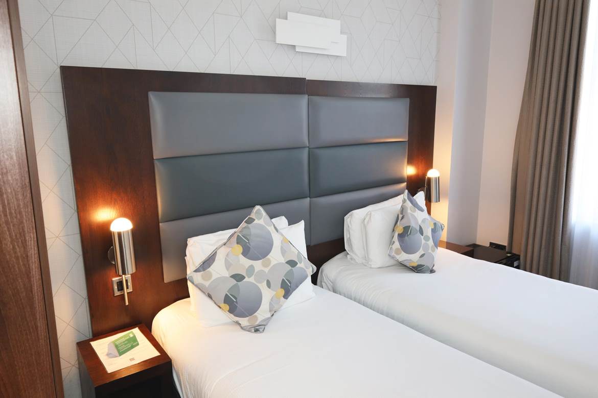 Twin Room In Paddington mercure-london-paddington-hotel-twin-bed.jpg