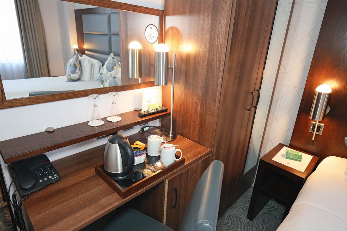Twin Room In Paddington mercure-london-paddington-twin-room-table.jpg