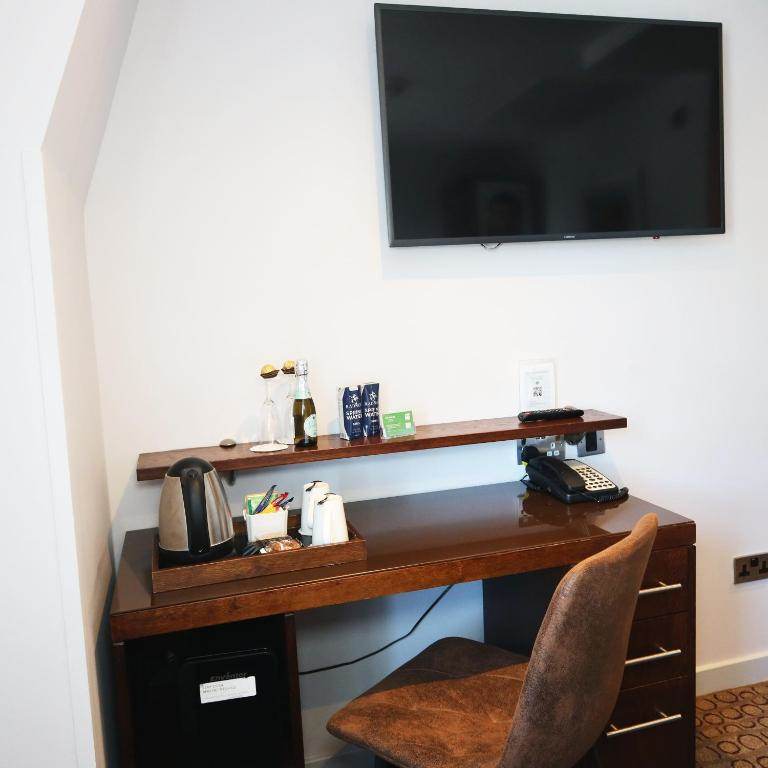 Small Double Room In Paddington mercure-london-paddington-small-double-room-seating-area.jpg (1)