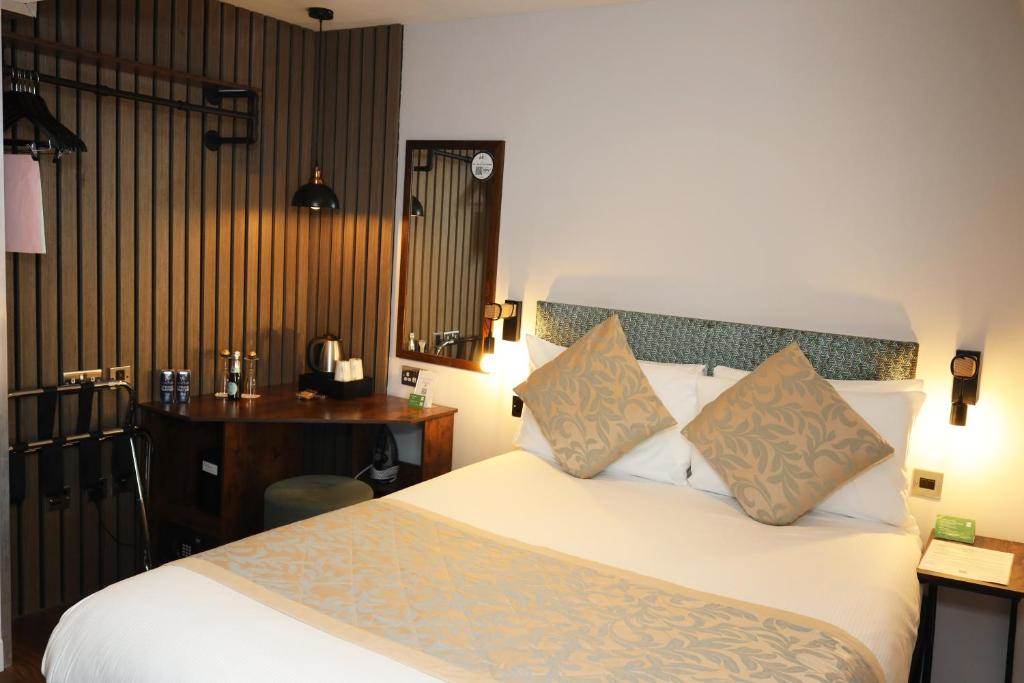 Double Room In Paddington mercure-london-paddington-hotel-standard-double-bedroom-2.jpg