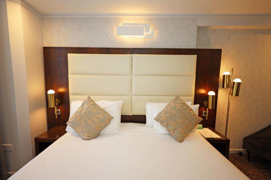 Executive King Room In Paddington mercure-london-paddington-hotel-executive-king-bed.jpg