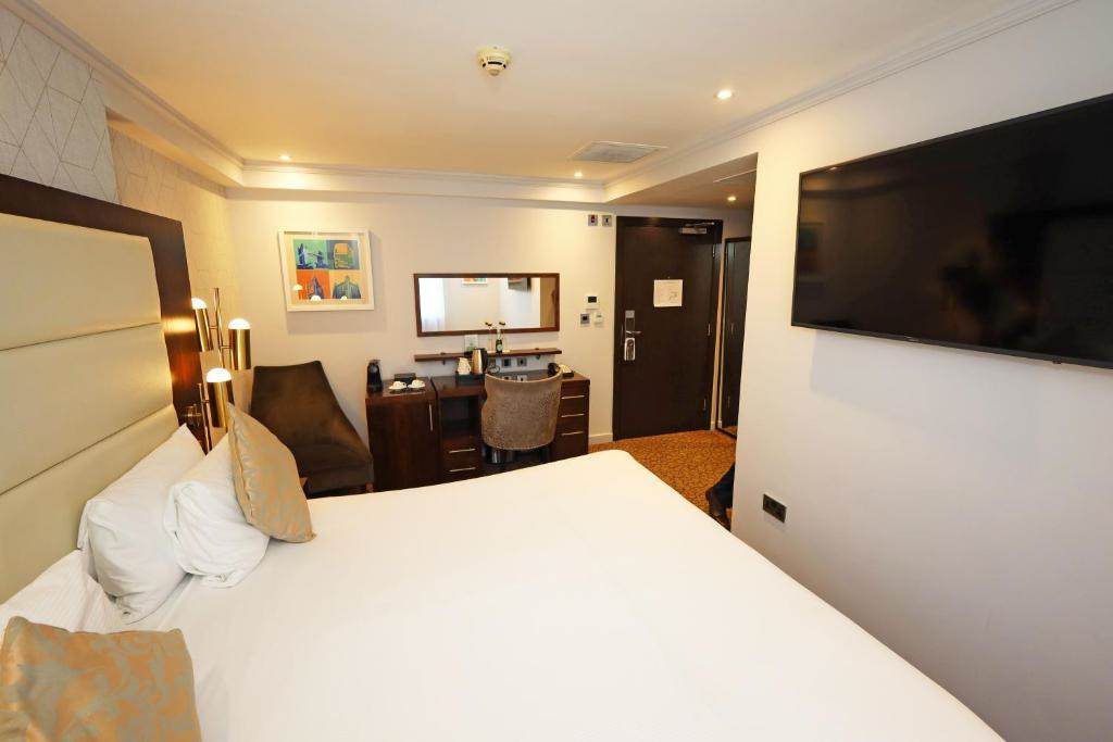 Executive King Room In Paddington mercure-london-paddington-hotel-executive-king-room-view.jpg