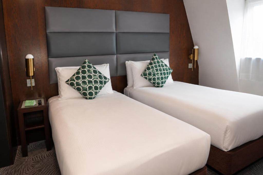 Executive Twin Room In Paddington mercure-london-paddington-hotel-executive-twin-bed.jpg