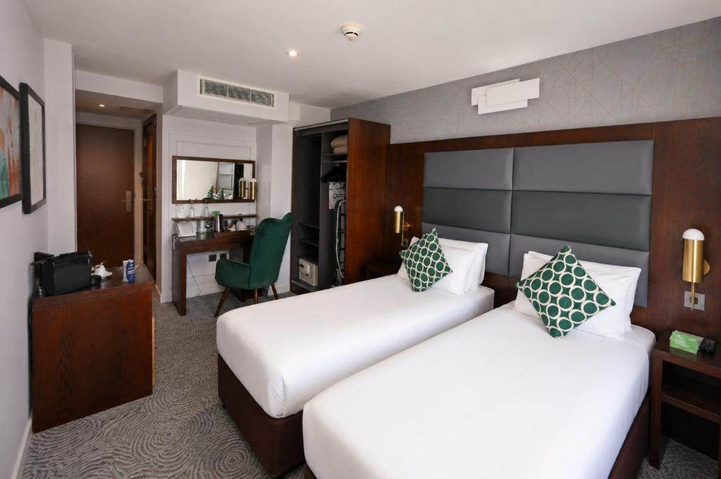 Executive Twin Room In Paddington mercure-london-paddington-hotel-executive-twin-room-view.jpg