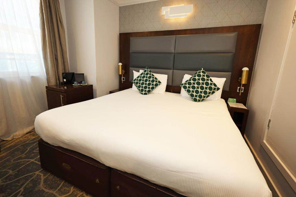 Executive King and Sofa Room In Paddington mercure-london-paddington-hotel-executive-king-and-sofa-bed.jpg