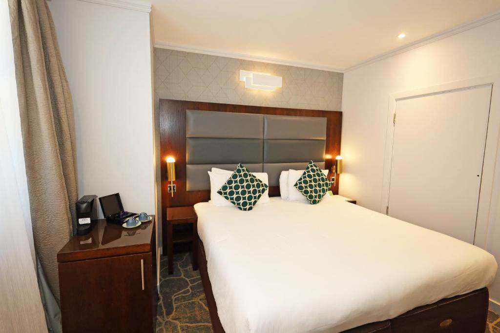 Executive King and Sofa Room In Paddington mercure-london-paddington-hotel-executive-king-and-sofa-bedroom.jpg (1)